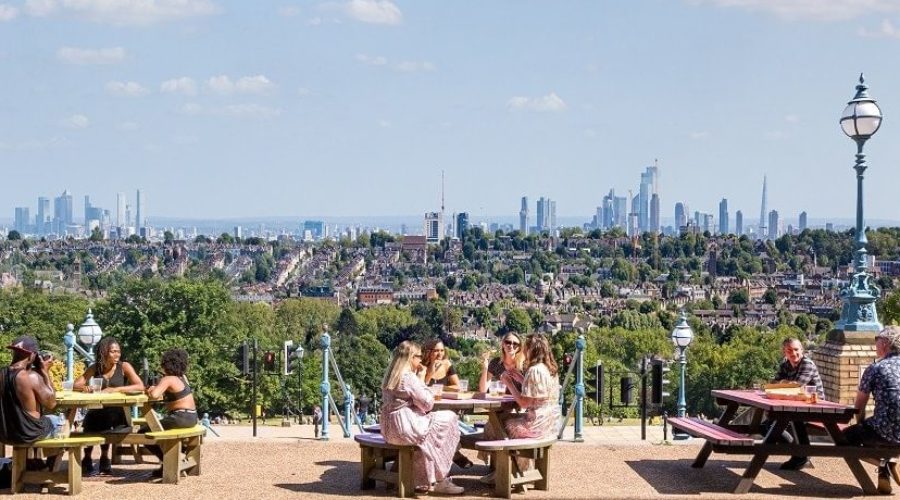 Diners with a view over London